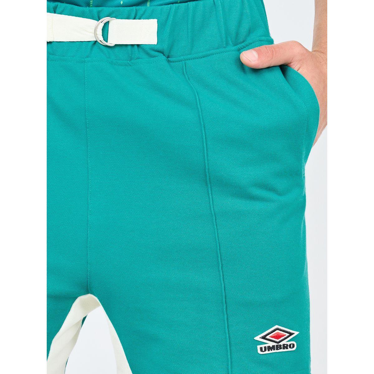 Umbro Contrast Panelled Pintuck Cargo Shorts-men-clothing-sportswearandactivewear-bottoms-image-3