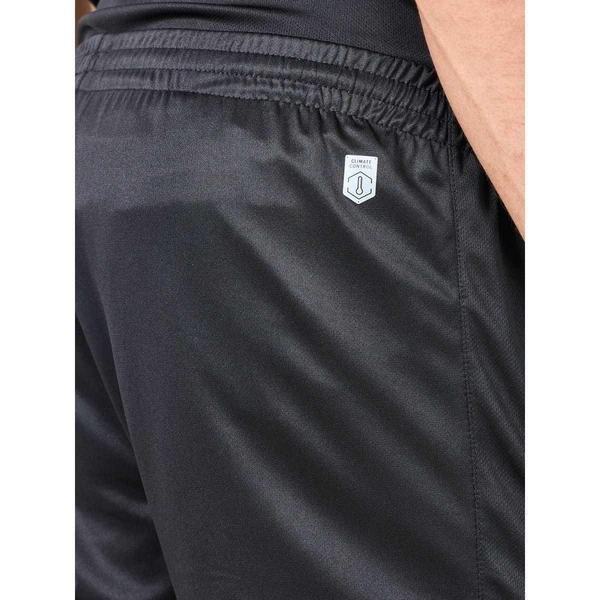 Umbro Logo Detail Knit Shorts with Pockets-sports-men-clothing-bottoms-image-3