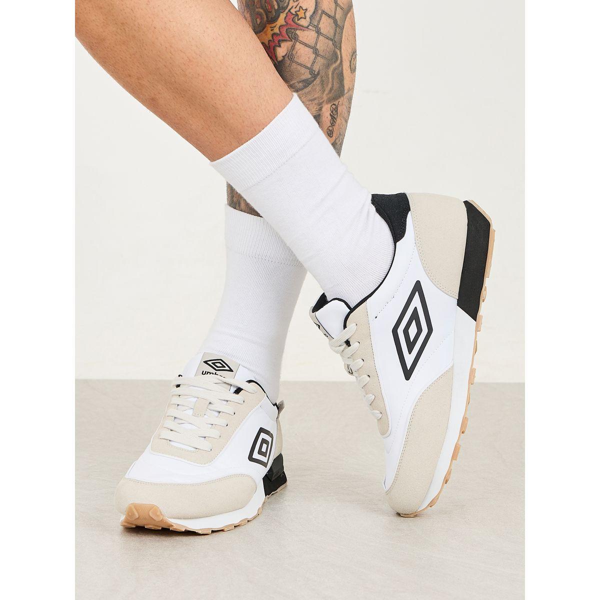 حذاء سنيكرز بتفاصيل مُتباينة مع شعار-men-shoes-sneakers-image-1