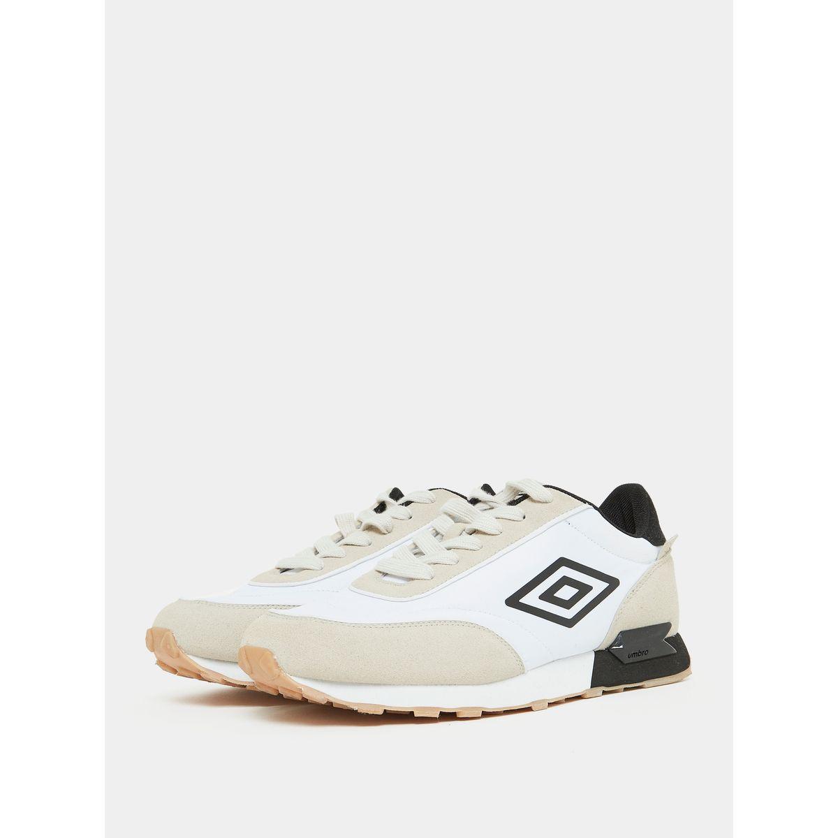 حذاء سنيكرز بتفاصيل مُتباينة مع شعار-men-shoes-sneakers-image-2