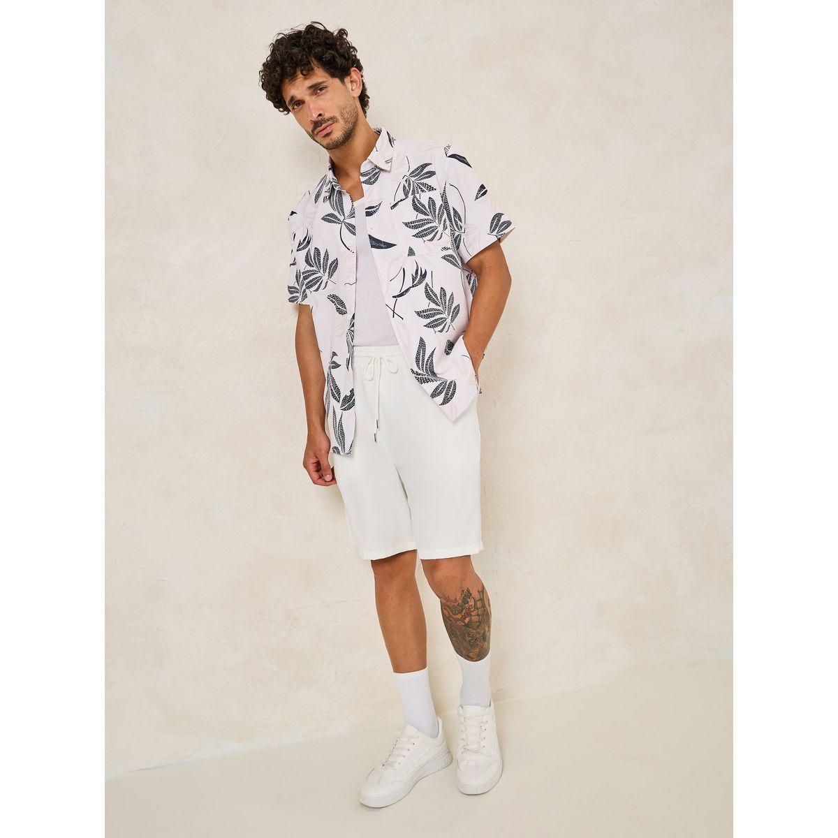 طقم منسق من شورت مع قميص بطبعة استوائية-men-clothing-coordsets-image-2