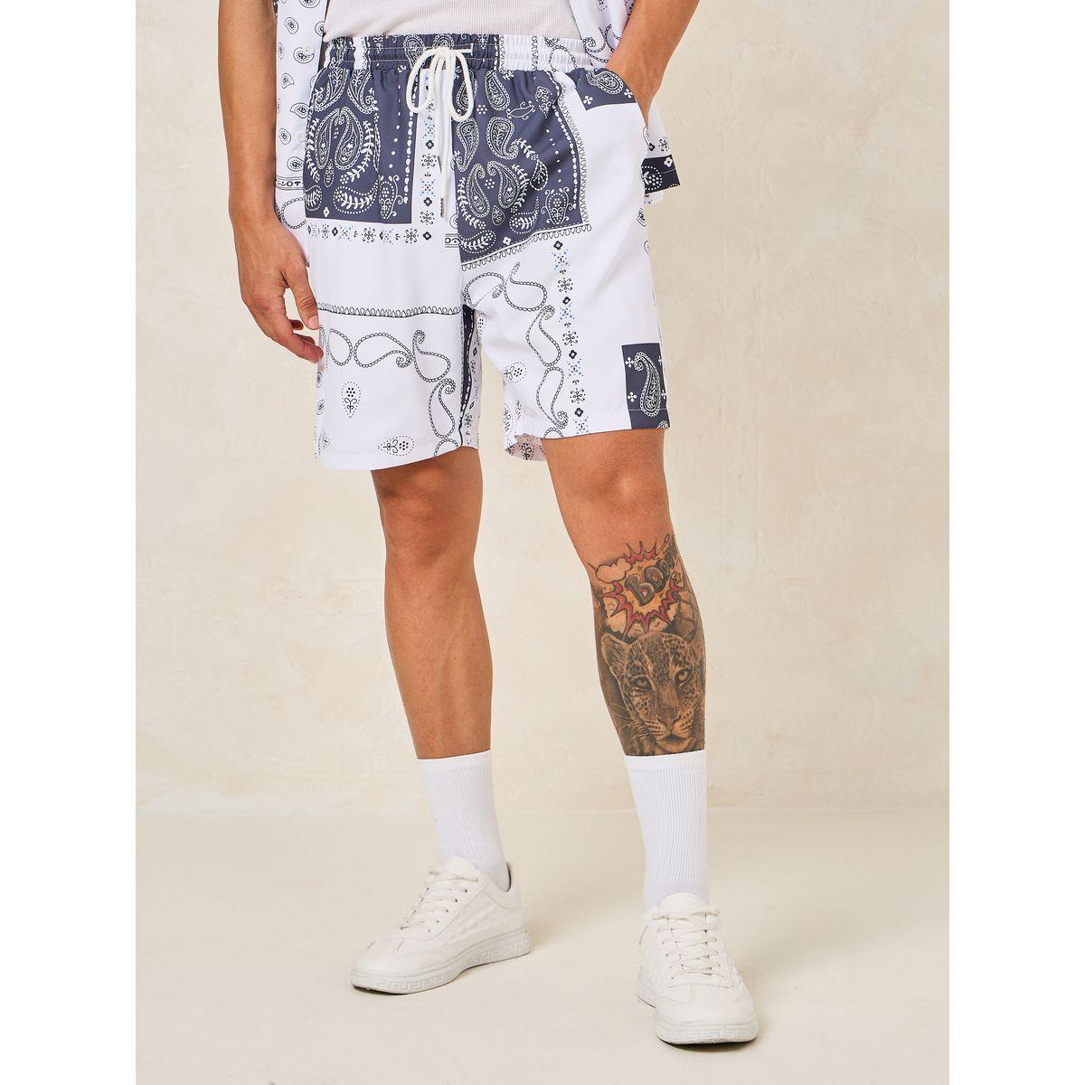 طقم منسق من شورت مع قميص بطبعة بيزلي-men-clothing-coordsets-image-3