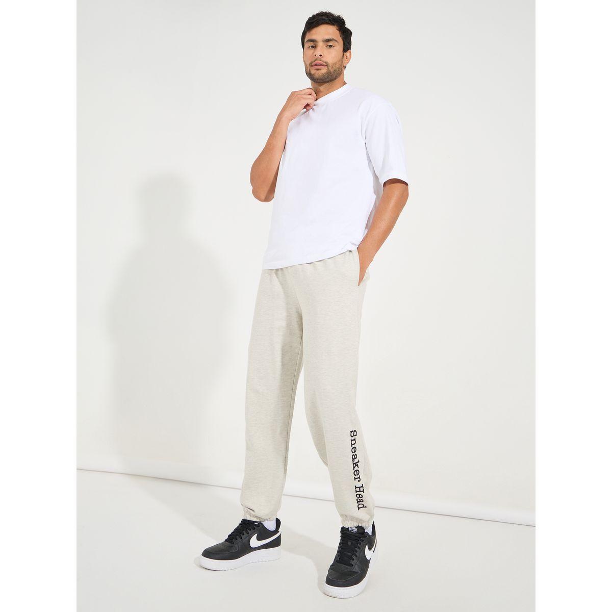 جوغر تيري بقصة مريحة وحافة مطبعة-men-clothing-bottoms-joggers-image-2
