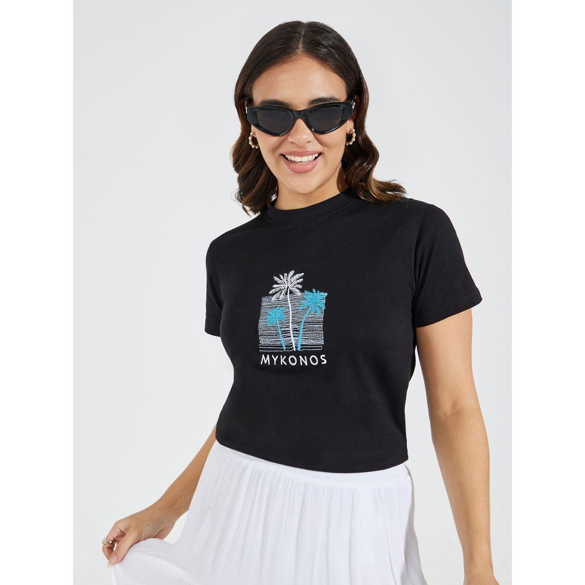 تيشيرت بقصة عادية وتفاصيل مُطرّزة-women-clothing-tshirts-image-1