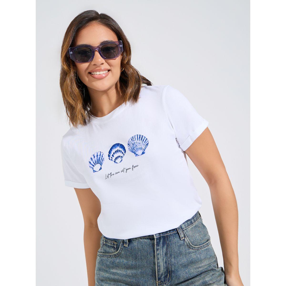 تيشيرت بقصة عادية وطبعة جرافيك مع اكمام مطوية-women-clothing-tshirts-image-1