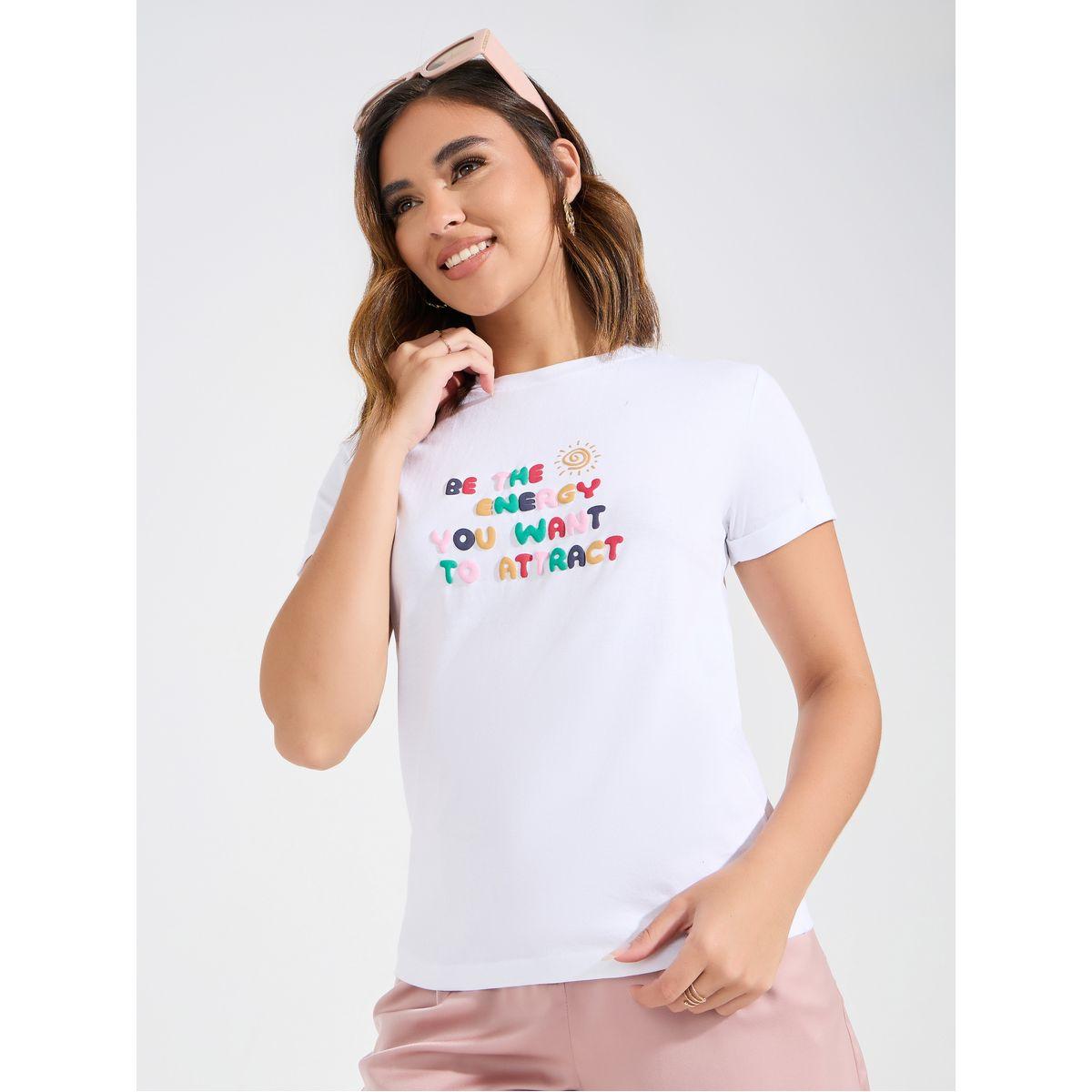 تيشيرت بقصة عادية وطبعة كتابة مع اكمام مطوية-women-clothing-tshirts-image-3
