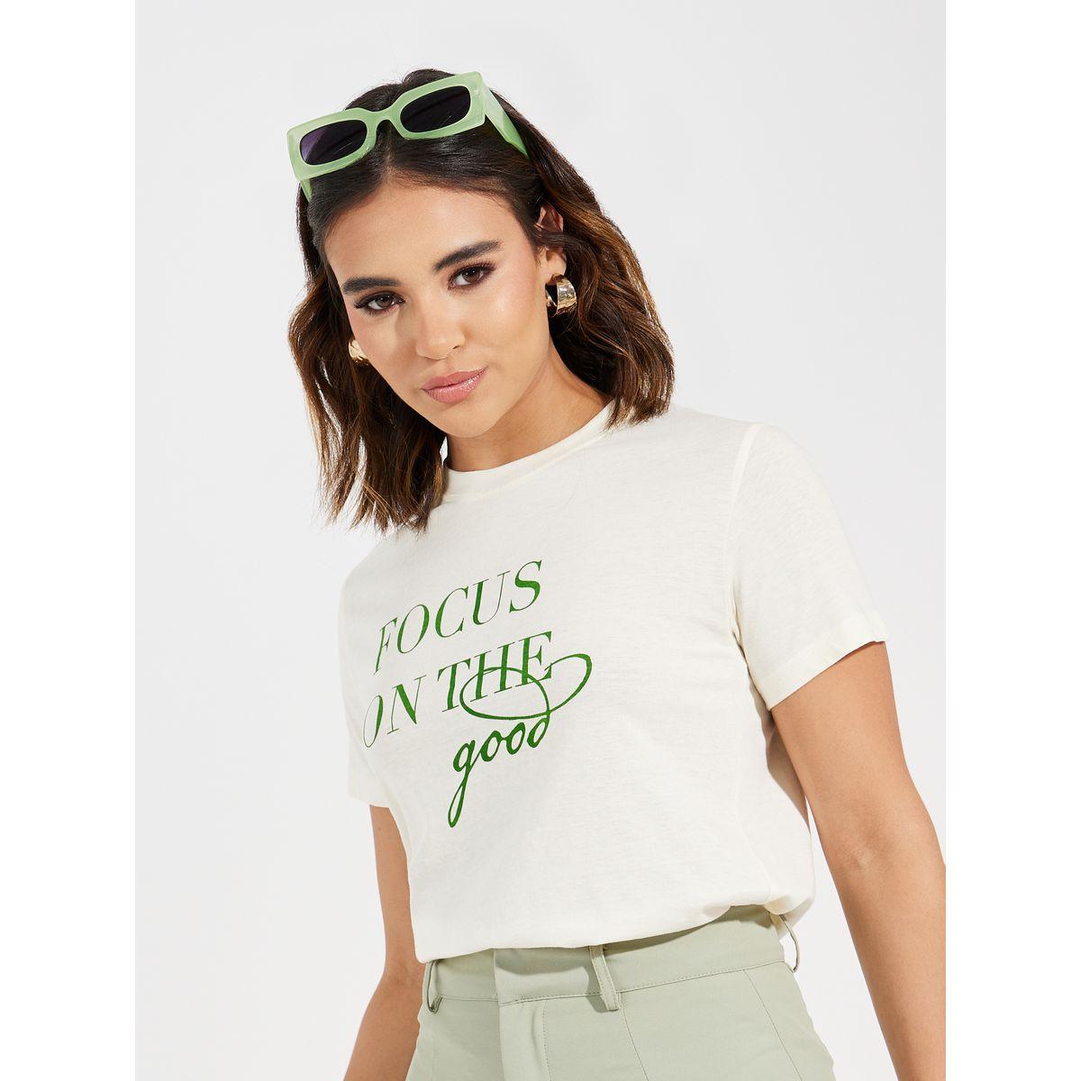تيشيرت بقصة عادية وطبعة كتابة-women-clothing-tshirts-image-5