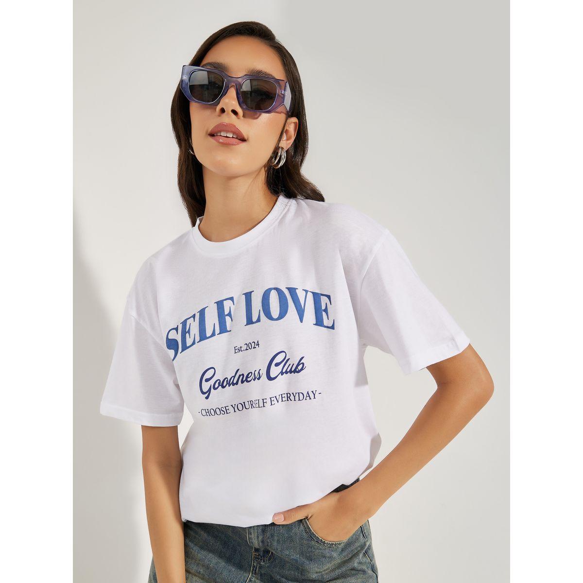 تيشيرت فضفاض بطبعة كتابة واكتاف منخفضة-women-clothing-tshirts-image-1
