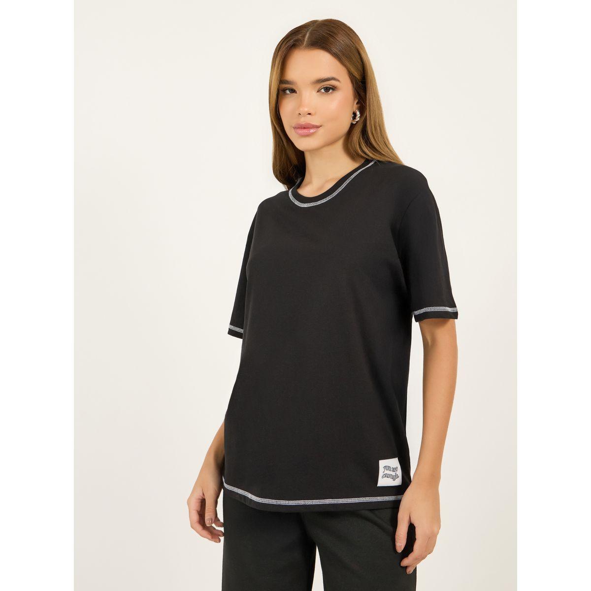 تيشيرت فضفاض بتداخلات مدروزة مع شارة-women-clothing-tshirts-image-1
