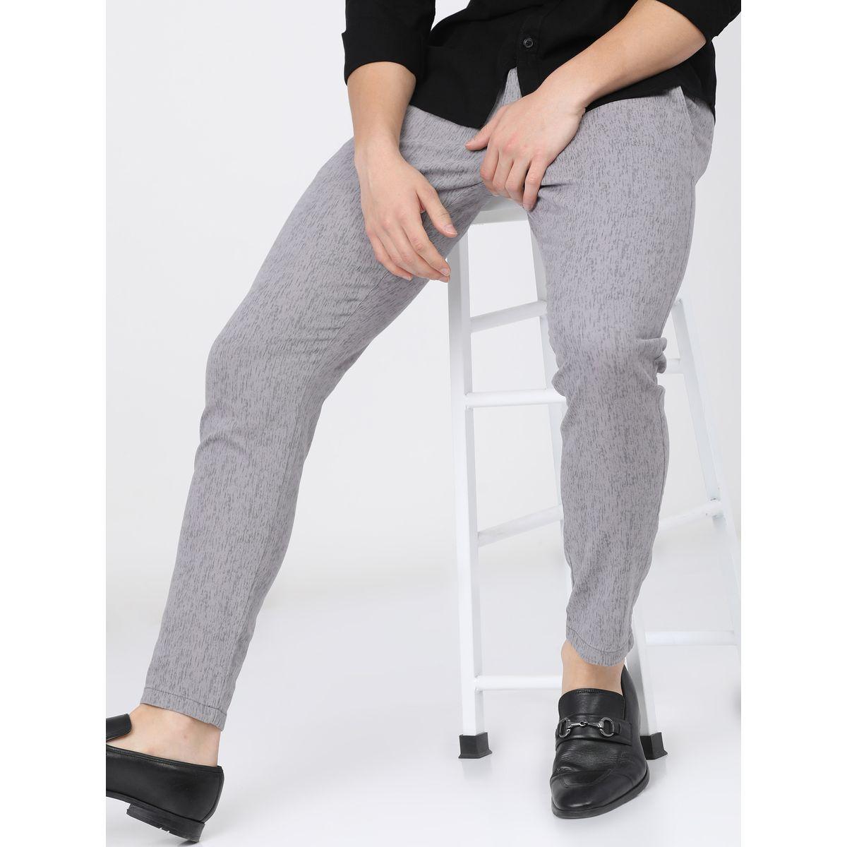 تشينو بقصة سليم فت وتفاصيل بارزة الملمس-men-clothing-bottoms-trousersandchinos-chinos-image-2