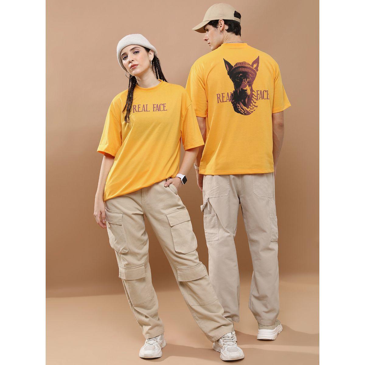 تيشيرت واسع بكتف منخفض وطبعة جرافيك هايلاندر × ستايلي-men-clothing-tshirtsandpolos-tshirts-image-5