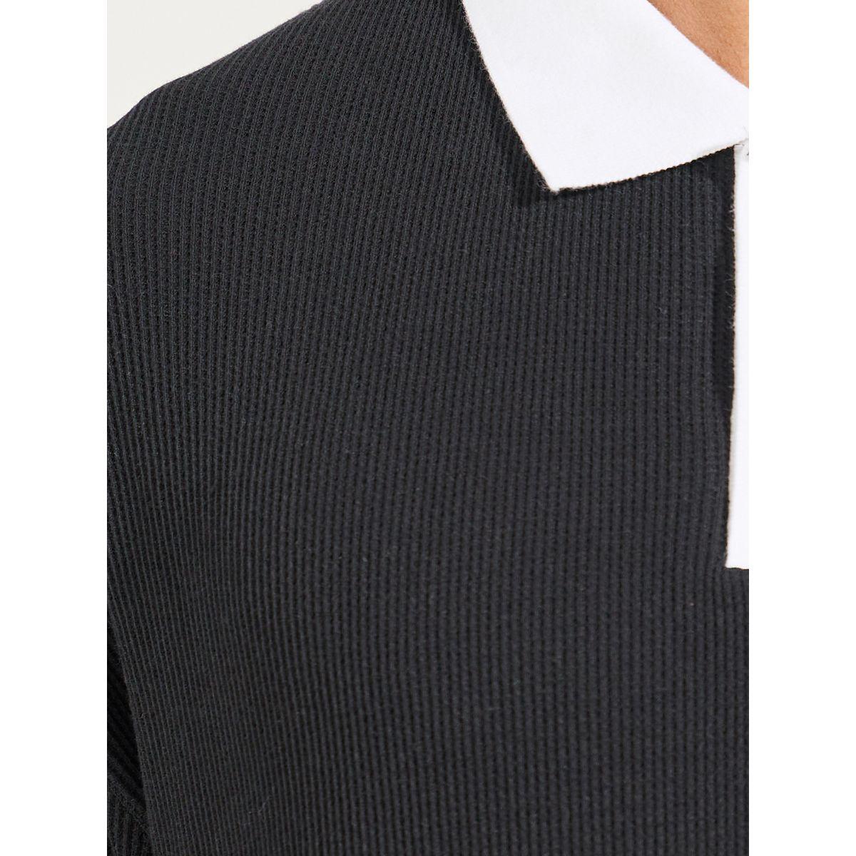 تيشيرت محبوك بنمط وافل مع ياقة بولو وقصة فضفاضة-men-clothing-tshirtsandpolos-polos-image-4