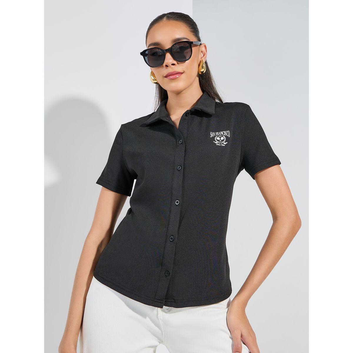 بلوزة بياقة بولو وكتابة مُطرّزة مع ازرار-women-clothing-tshirts-image-1
