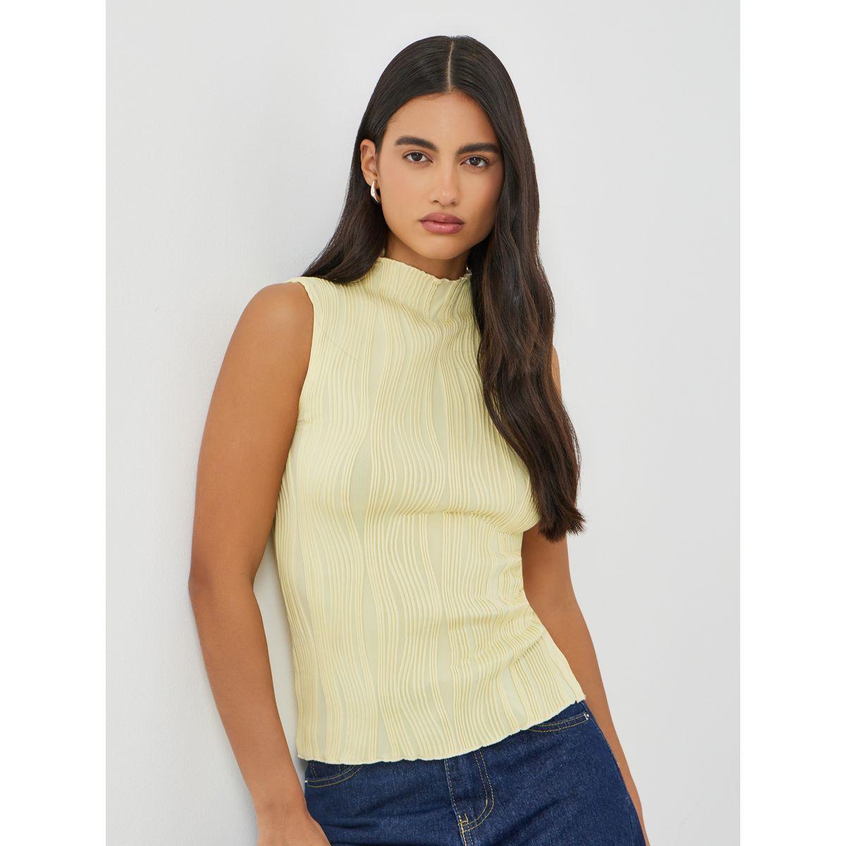 بلوزة مُجسمة بلا أكمام مع ياقة عالية-women-clothing-tshirts-image-1