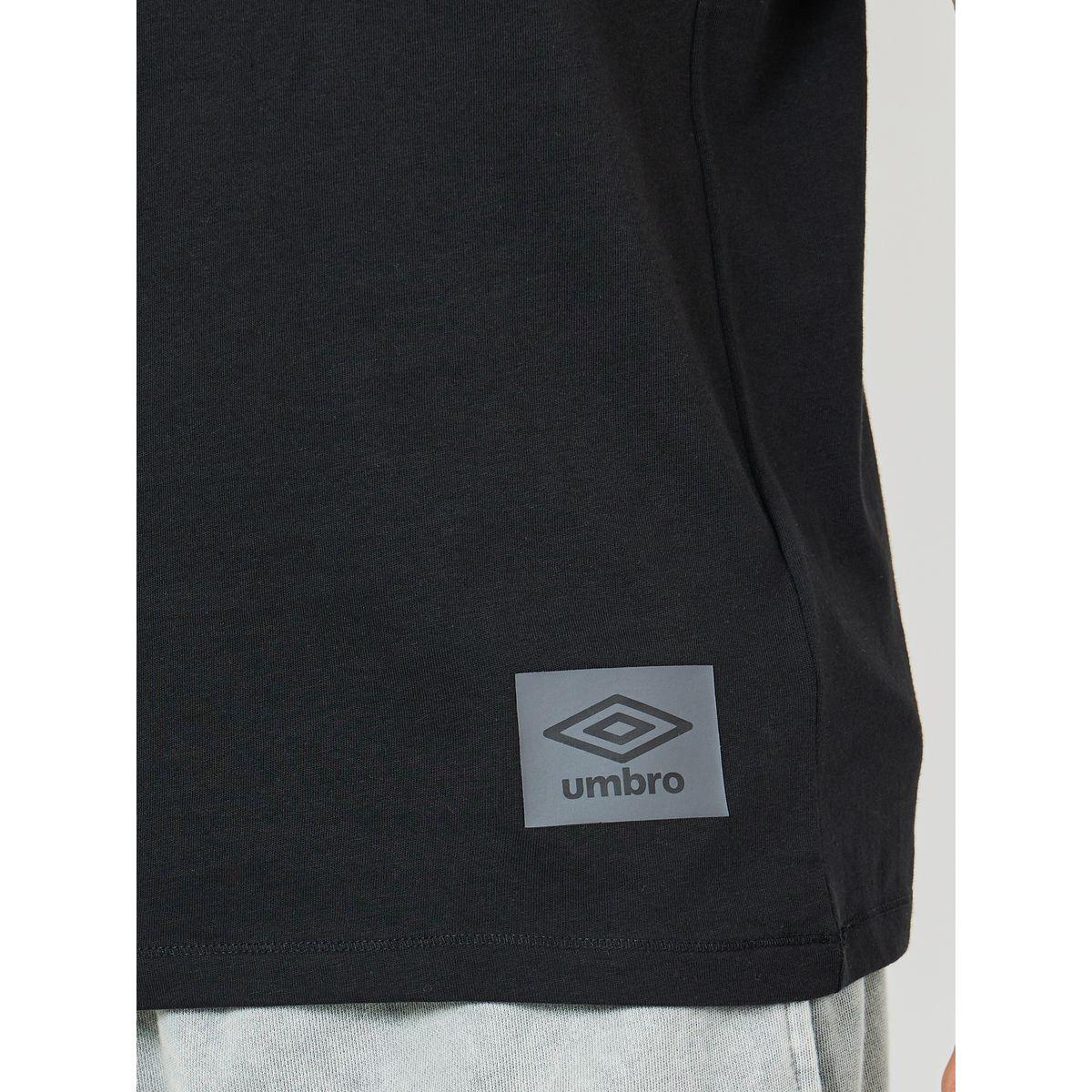 Umbro Logo Patch Detail Crew Neck T-Shirt with Short Sleeves-men-clothing-sportswearandactivewear-tshirtsandpolos-image-3