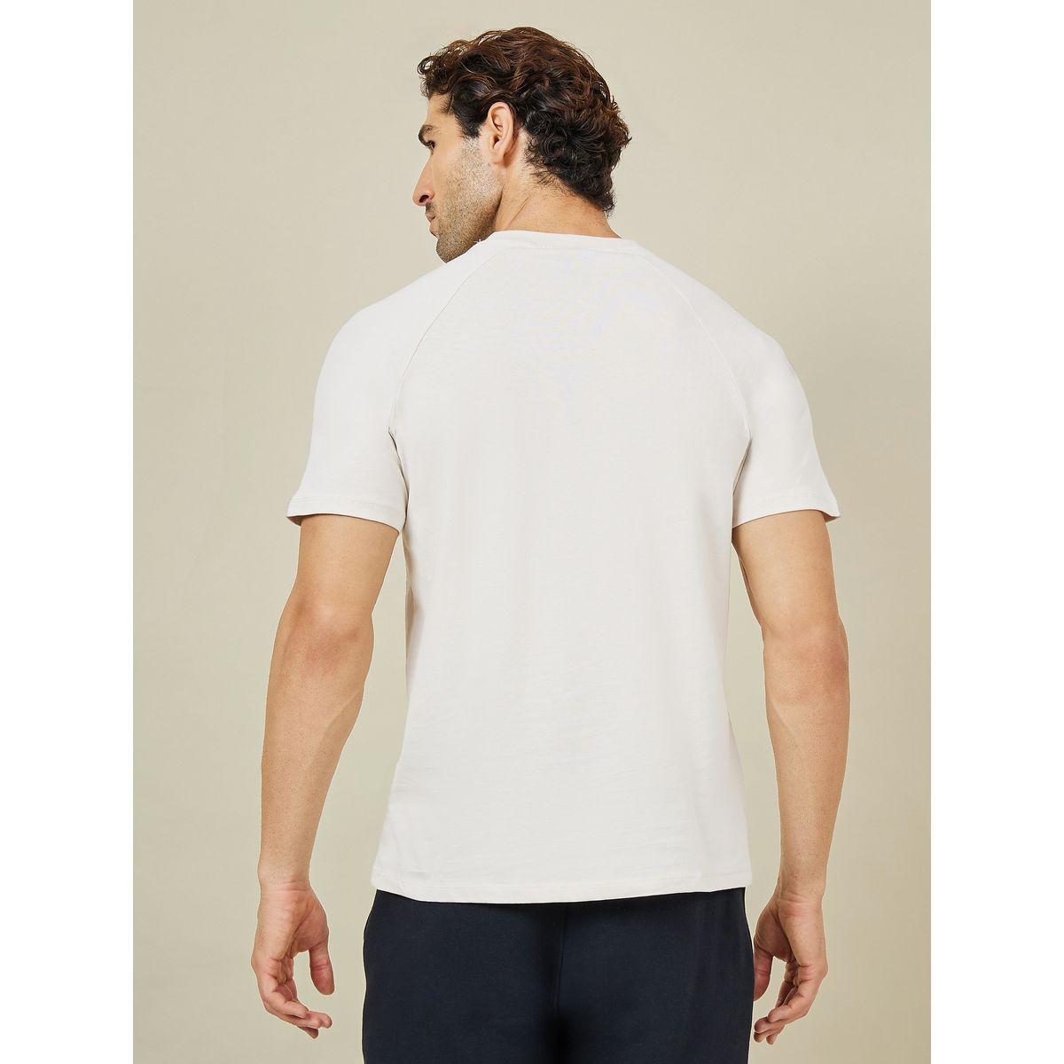 Umbro Logo Patch Detail Crew Neck T-Shirt with Short Sleeves-men-clothing-sportswearandactivewear-tshirtsandpolos-image-4