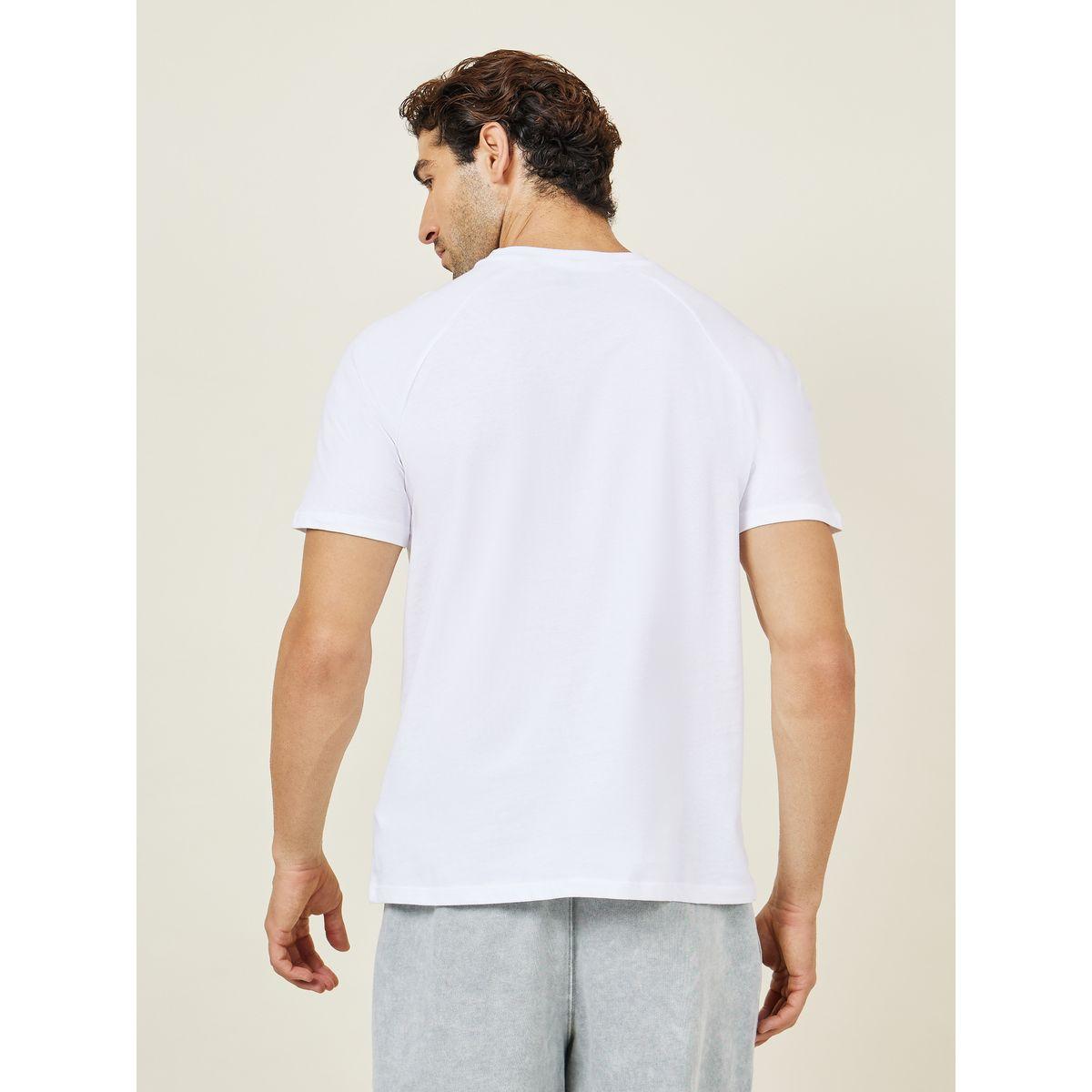 تيشيرت مزين بشعار مع اكمام قصيرة-men-clothing-sportswearandactivewear-tshirtsandpolos-image-4