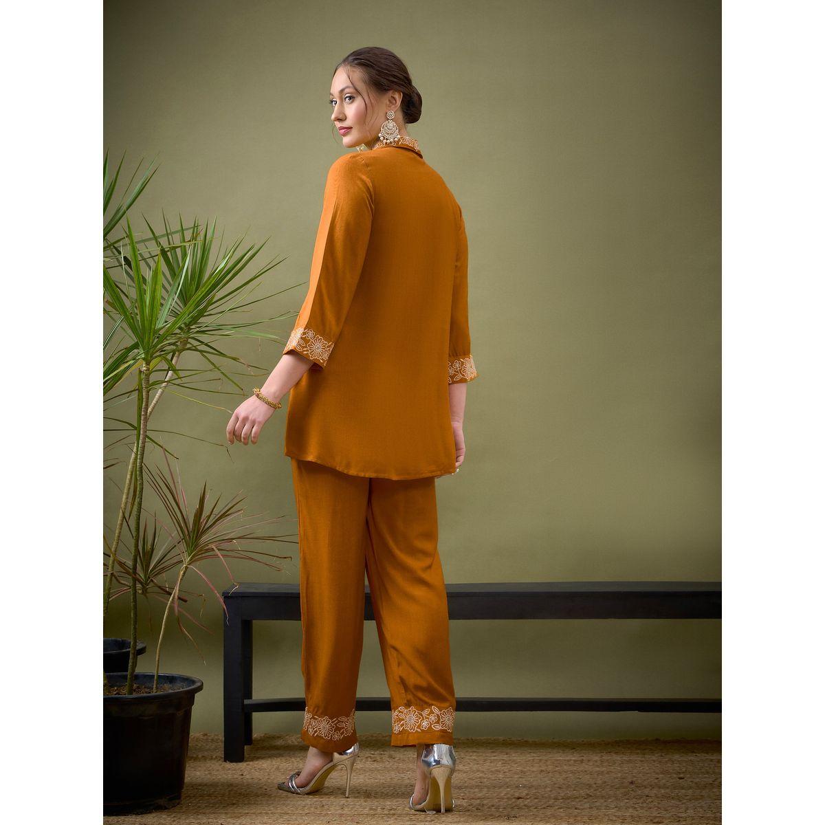 طقم منسق من بنطال مع بلوزة بتفاصيل مُطرّزة ساسافراس × ستايلي-women-clothing-coordsets-image-6