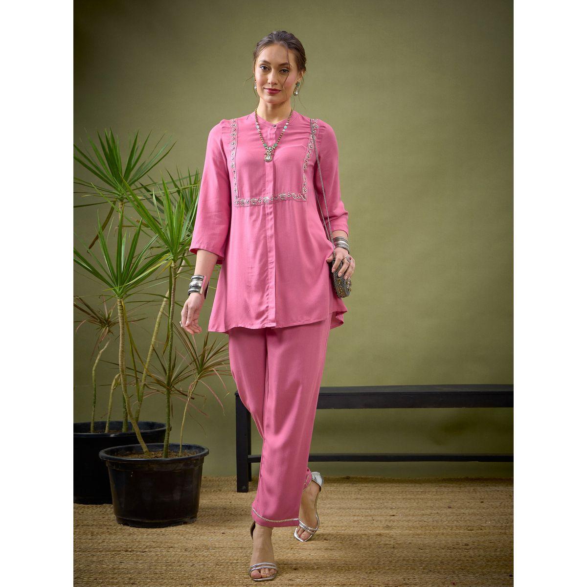 مجموعة من بنطال بالازو مع بلوزة بتفاصيل مُطرّزة ساسافراس × ستايلي-women-clothing-coordsets-image-7