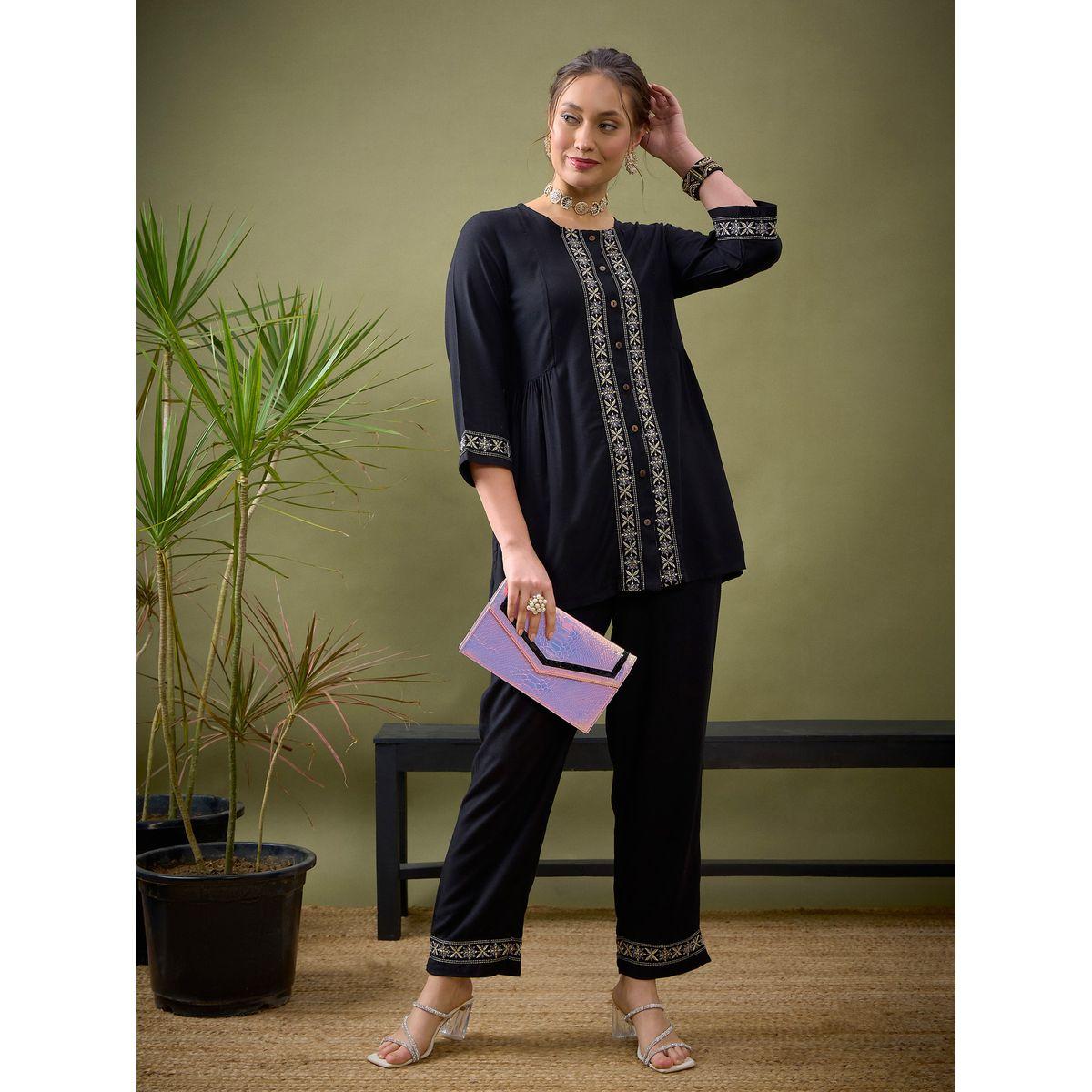 طقم منسق من بنطال مع بلوزة بتفاصيل مُطرّزة ساسافراس × ستايلي-women-clothing-coordsets-image-1