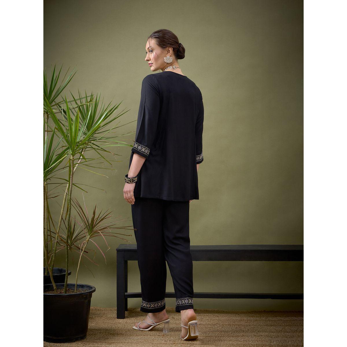 طقم منسق من بنطال مع بلوزة بتفاصيل مُطرّزة ساسافراس × ستايلي-women-clothing-coordsets-image-6