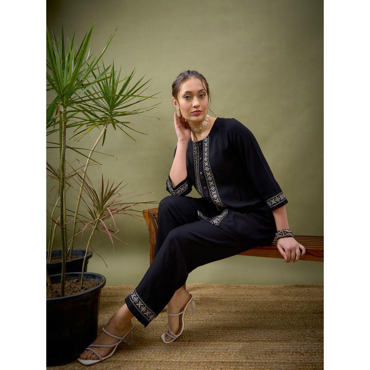 طقم منسق من بنطال مع بلوزة بتفاصيل مُطرّزة ساسافراس × ستايلي-women-clothing-coordsets-image-8