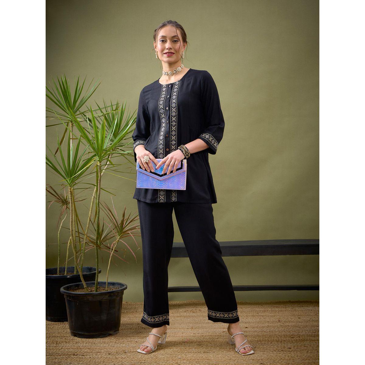طقم منسق من بنطال مع بلوزة بتفاصيل مُطرّزة ساسافراس × ستايلي-women-clothing-coordsets-image-9