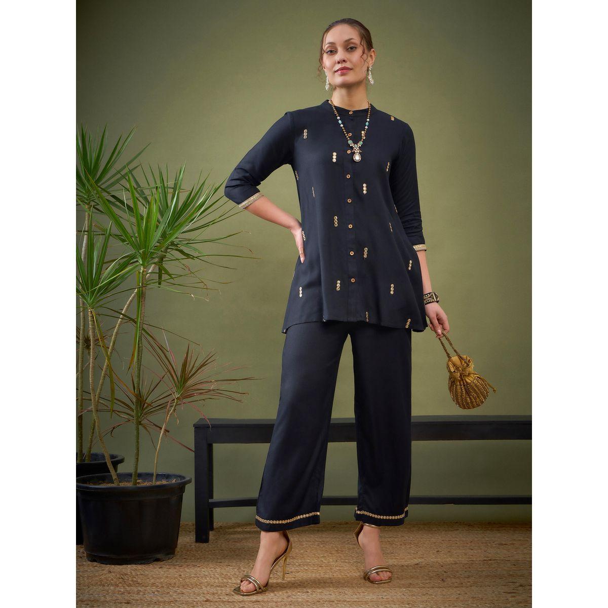 مجموعة من بنطال بالازو مع بلوزة بتفاصيل مُطرّزة ساسافراس × ستايلي-women-clothing-coordsets-image-1