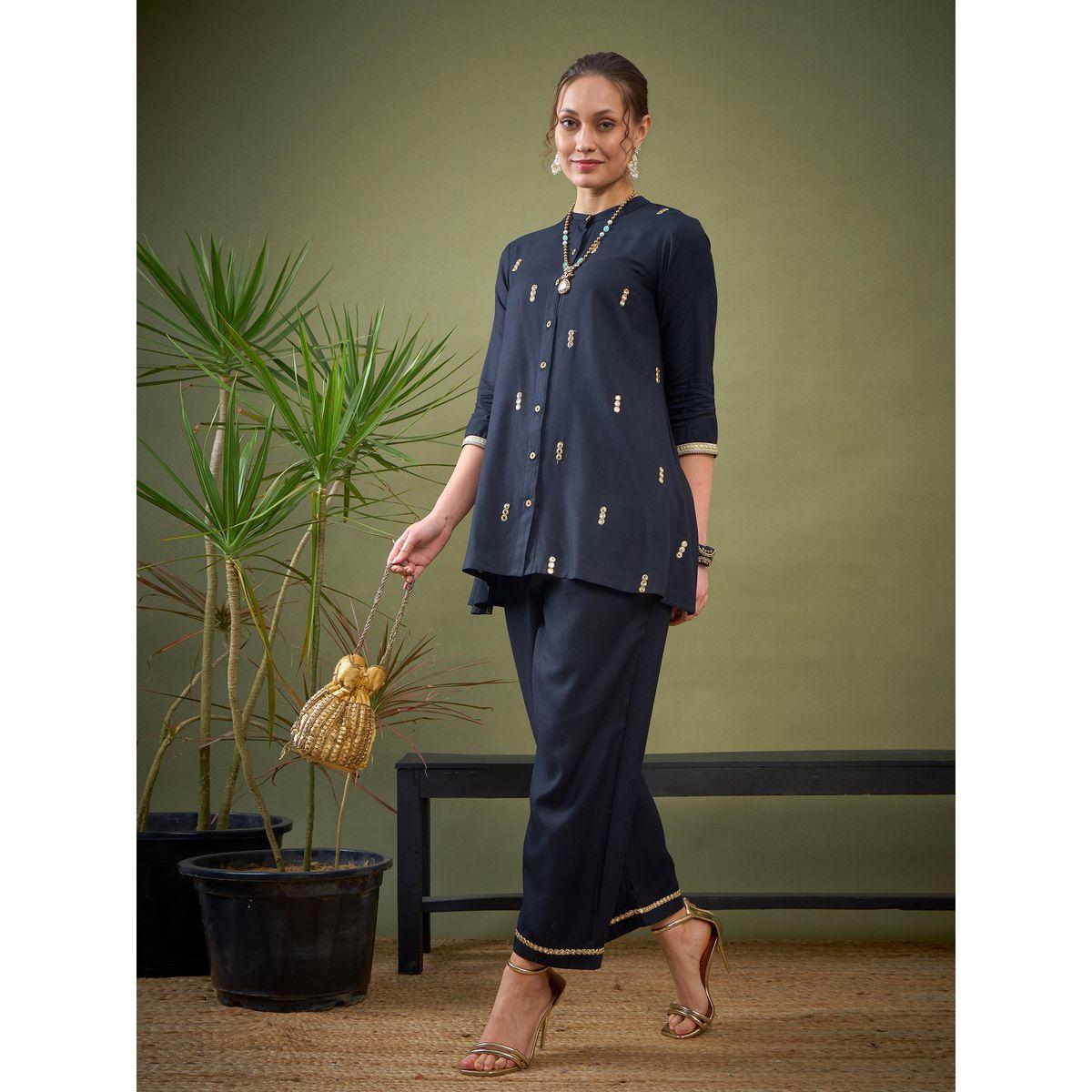 مجموعة من بنطال بالازو مع بلوزة بتفاصيل مُطرّزة ساسافراس × ستايلي-women-clothing-coordsets-image-7