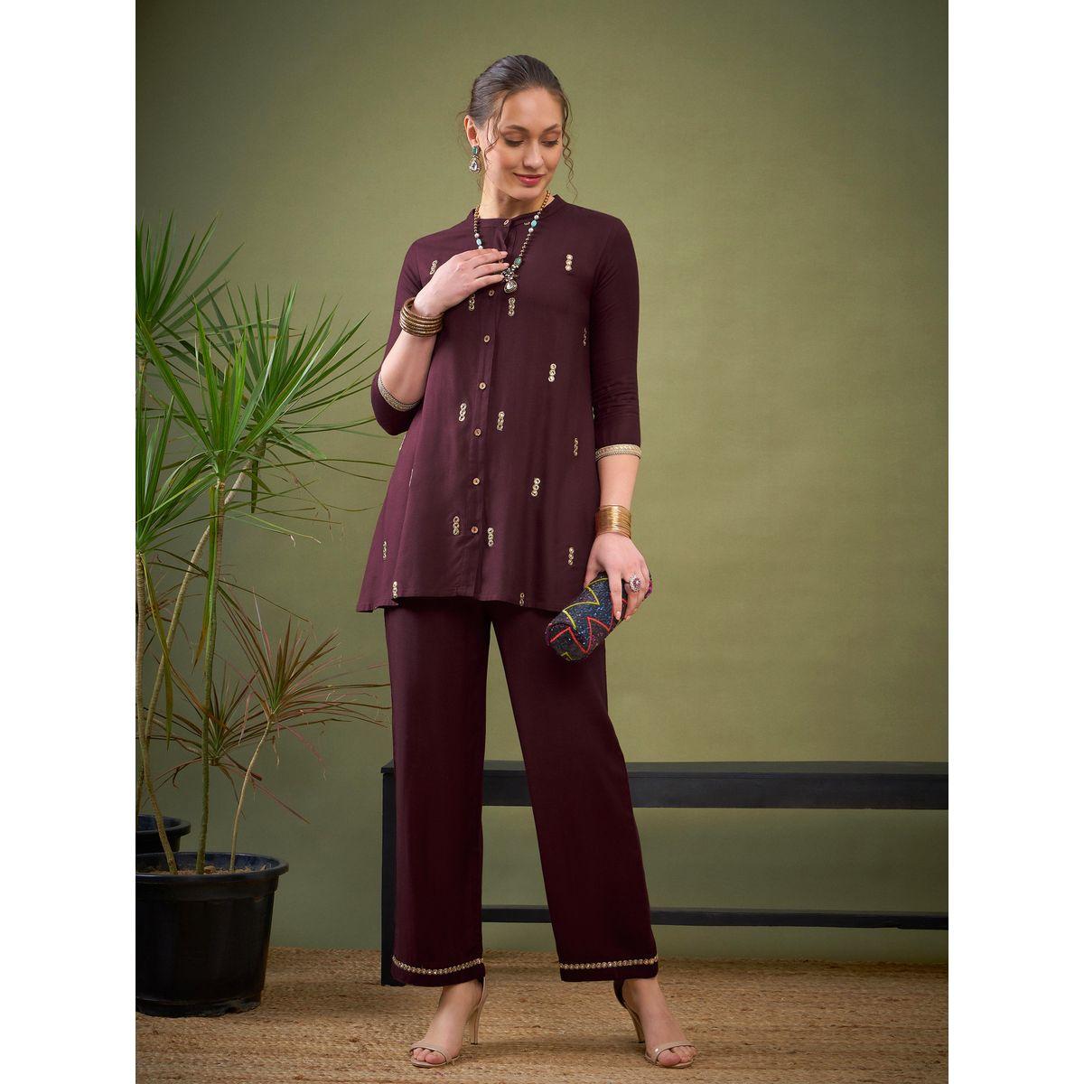 مجموعة من بنطال بالازو مع بلوزة بتفاصيل مُطرّزة ساسافراس × ستايلي-women-clothing-coordsets-image-1