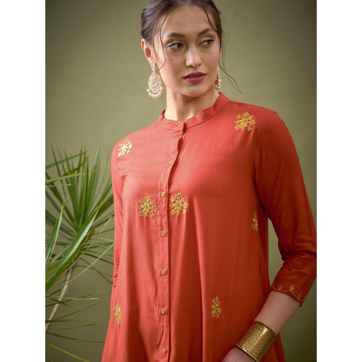مجموعة من بنطال بالازو مع بلوزة بتفاصيل مُطرّزة ساسافراس × ستايلي-women-clothing-coordsets-image-4