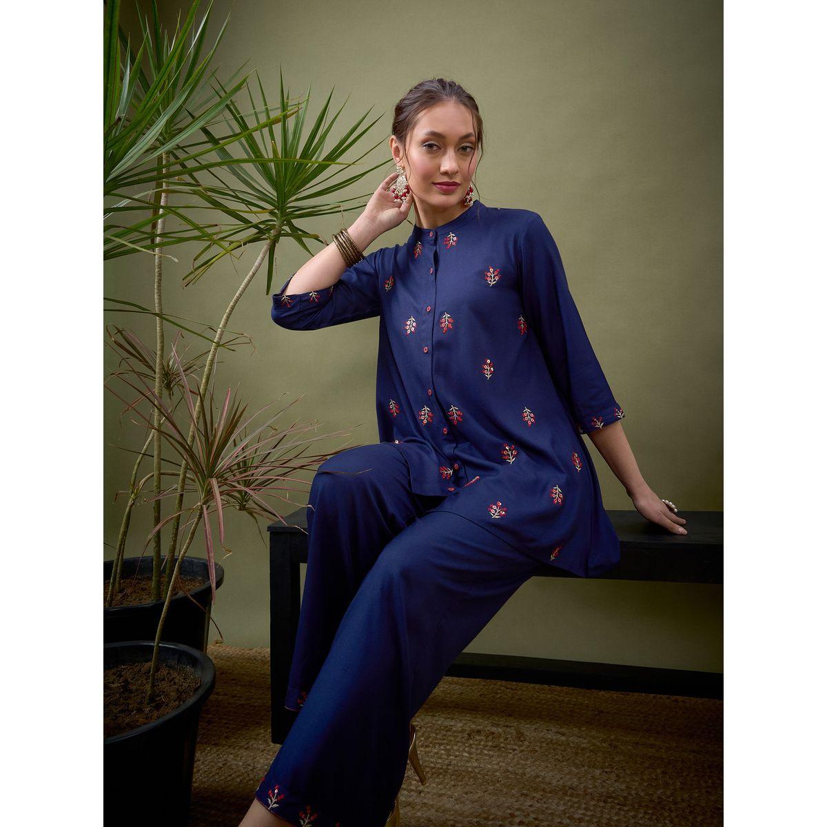طقم منسق من بنطال بارجل واسعة وبلوزة بتفاصيل مُطرّزة ساسافراس × ستايلي-women-clothing-coordsets-image-1