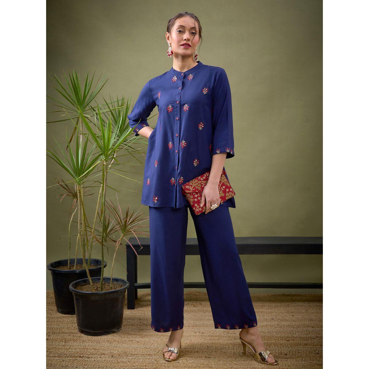 طقم منسق من بنطال بارجل واسعة وبلوزة بتفاصيل مُطرّزة ساسافراس × ستايلي-women-clothing-coordsets-image-2