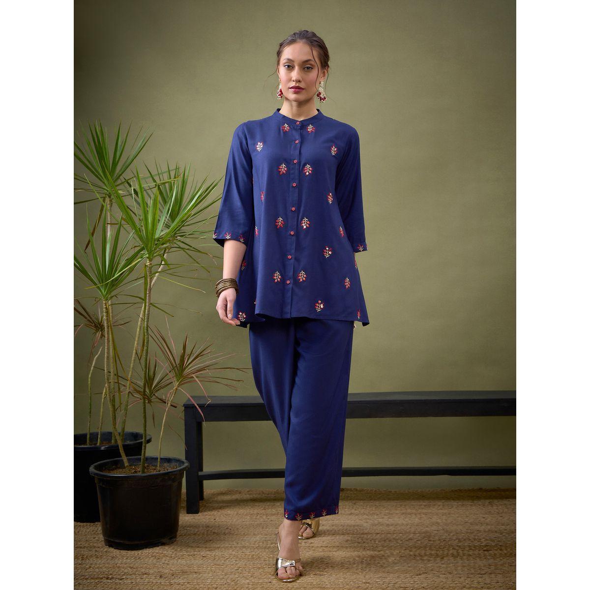 طقم منسق من بنطال بارجل واسعة وبلوزة بتفاصيل مُطرّزة ساسافراس × ستايلي-women-clothing-coordsets-image-7