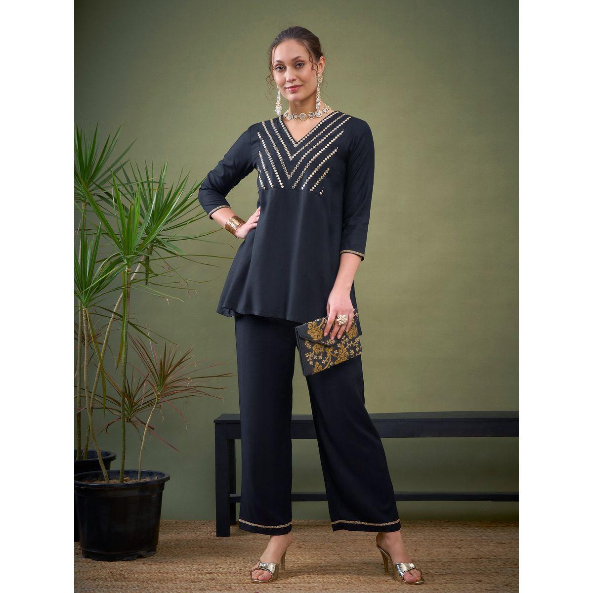 طقم منسق من بنطال بارجل واسعة وبلوزة بتفاصيل مُطرّزة ساسافراس × ستايلي-women-clothing-coordsets-image-2