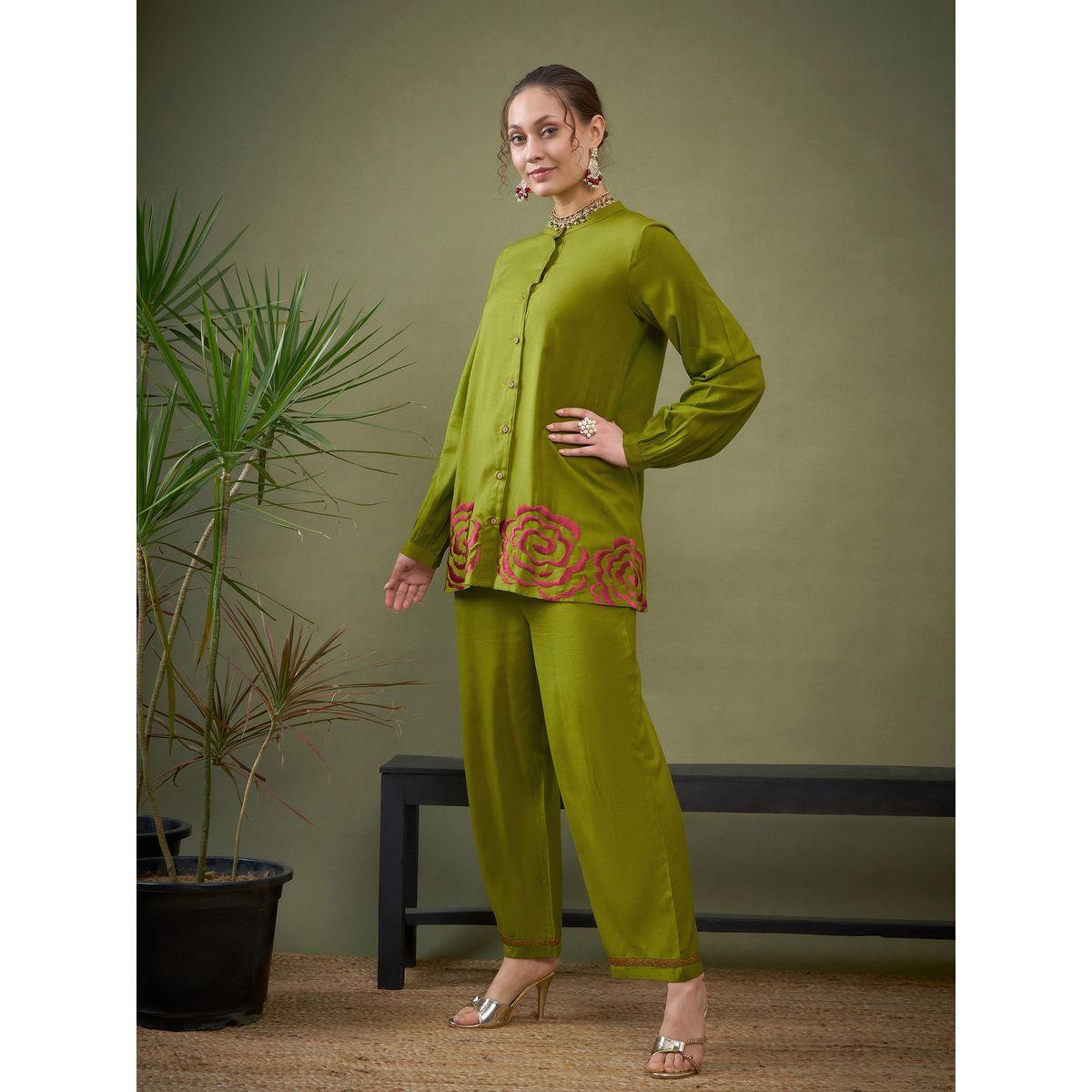 Sassafras X Styli   Embroidered Hem Mandarin Collar Shirt & Pants Co-Ord-women-clothing-coordsets-image-3