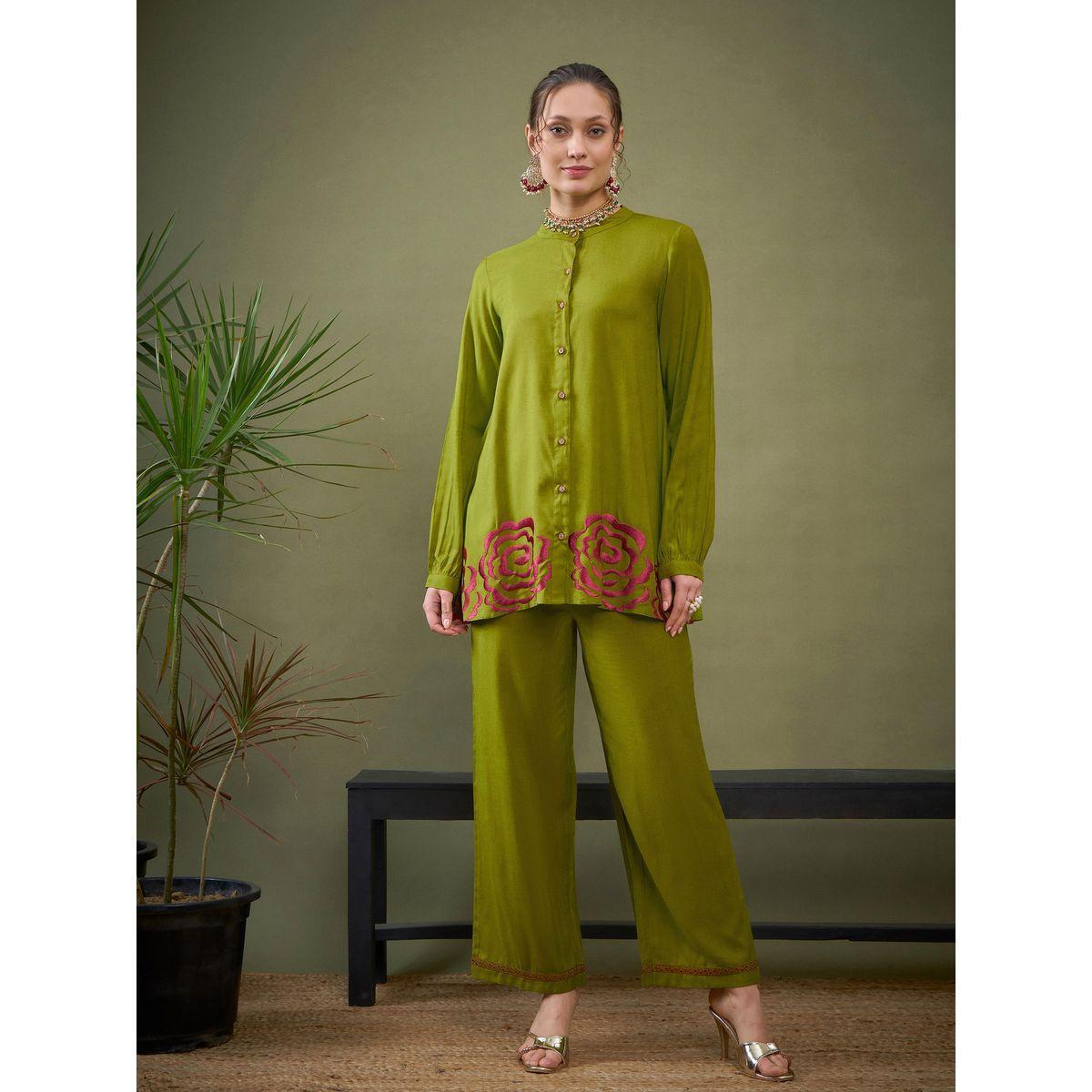 Sassafras X Styli   Embroidered Hem Mandarin Collar Shirt & Pants Co-Ord-women-clothing-coordsets-image-9