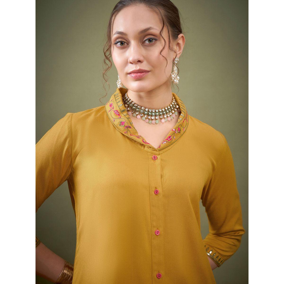 مجموعة من بنطال بالازو مع بلوزة بتفاصيل مُطرّزة ساسافراس × ستايلي-women-clothing-coordsets-image-4