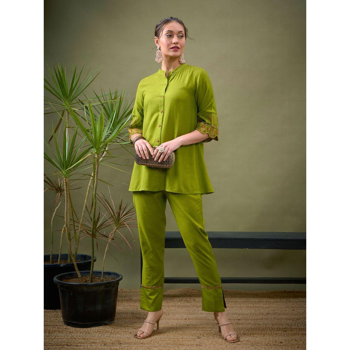 طقم منسق من بنطال مع بلوزة بتفاصيل مُطرّزة ساسافراس × ستايلي-women-clothing-coordsets-image-1