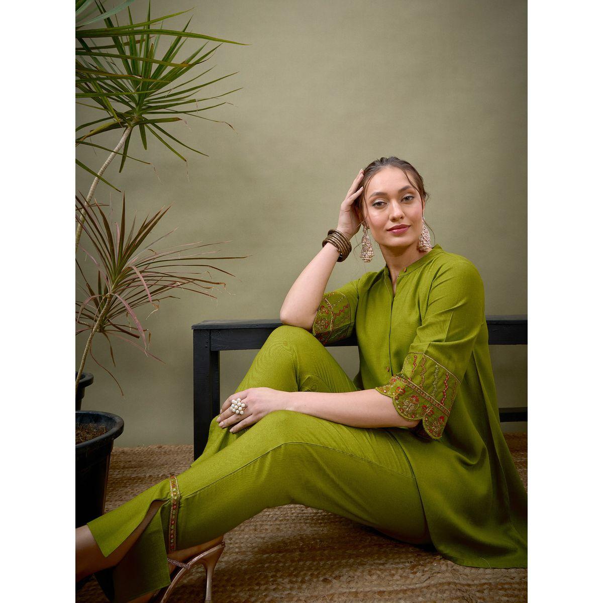 طقم منسق من بنطال مع بلوزة بتفاصيل مُطرّزة ساسافراس × ستايلي-women-clothing-coordsets-image-2