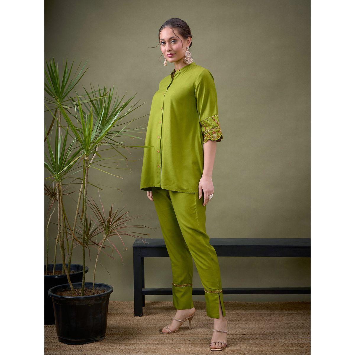 طقم منسق من بنطال مع بلوزة بتفاصيل مُطرّزة ساسافراس × ستايلي-women-clothing-coordsets-image-3