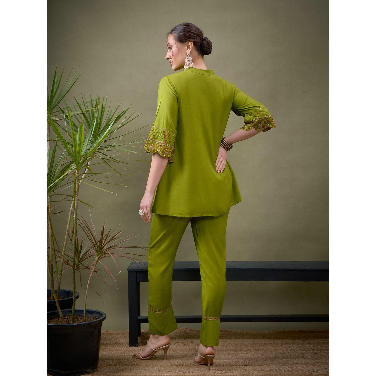 طقم منسق من بنطال مع بلوزة بتفاصيل مُطرّزة ساسافراس × ستايلي-women-clothing-coordsets-image-6