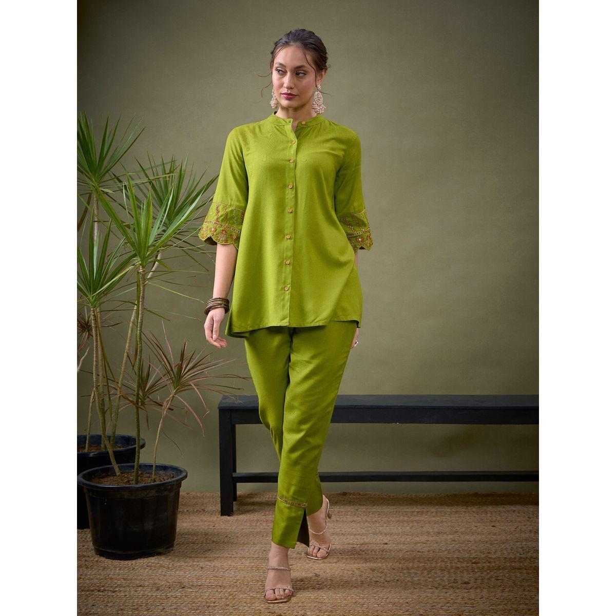 طقم منسق من بنطال مع بلوزة بتفاصيل مُطرّزة ساسافراس × ستايلي-women-clothing-coordsets-image-7
