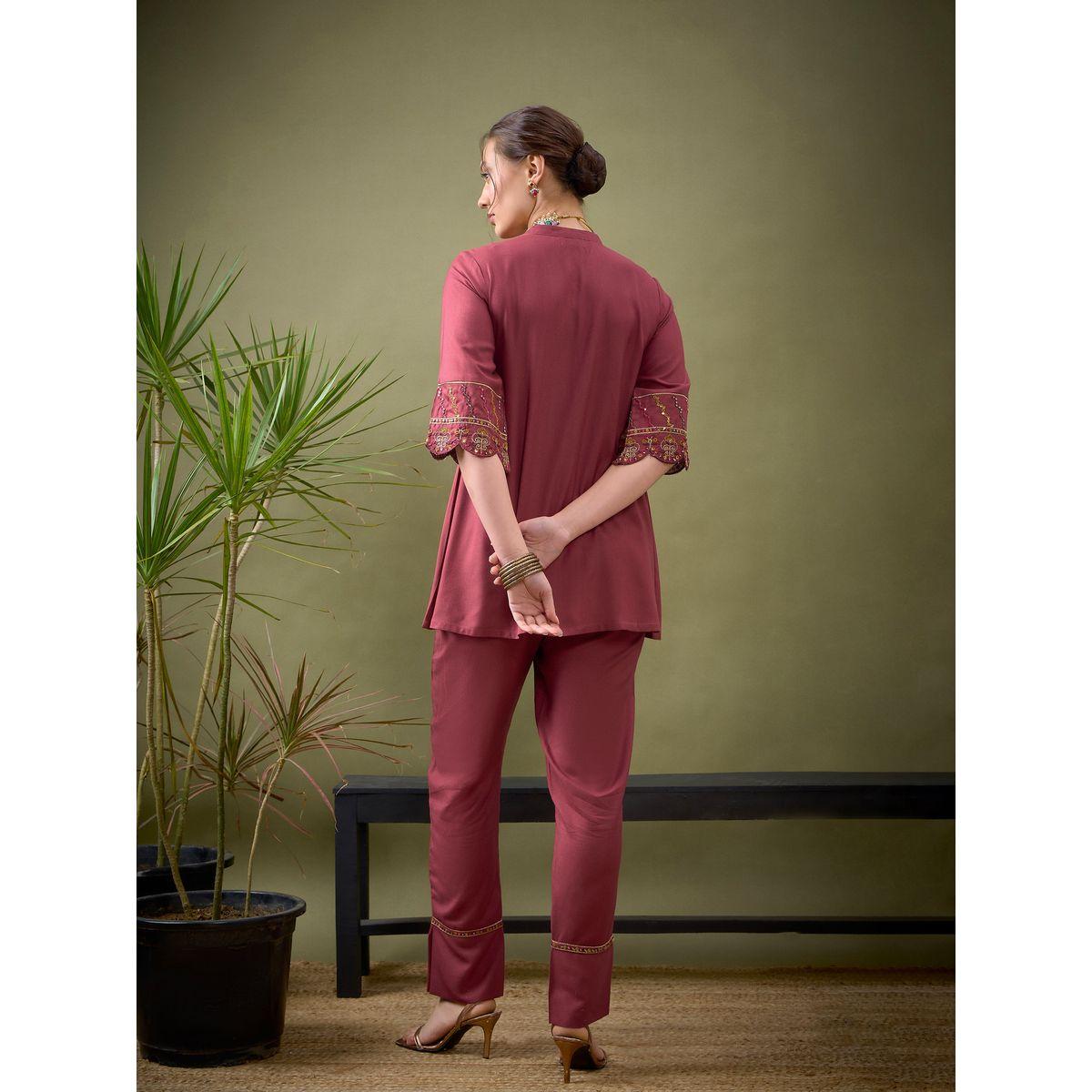 طقم منسق من بنطال مع بلوزة بتفاصيل مُطرّزة ساسافراس × ستايلي-women-clothing-coordsets-image-7