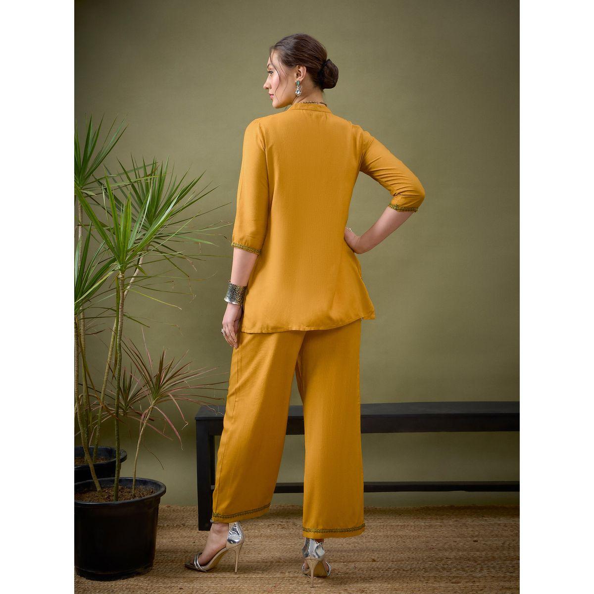 طقم منسق من بنطال مع بلوزة بتفاصيل مُطرّزة ساسافراس × ستايلي-women-clothing-coordsets-image-6