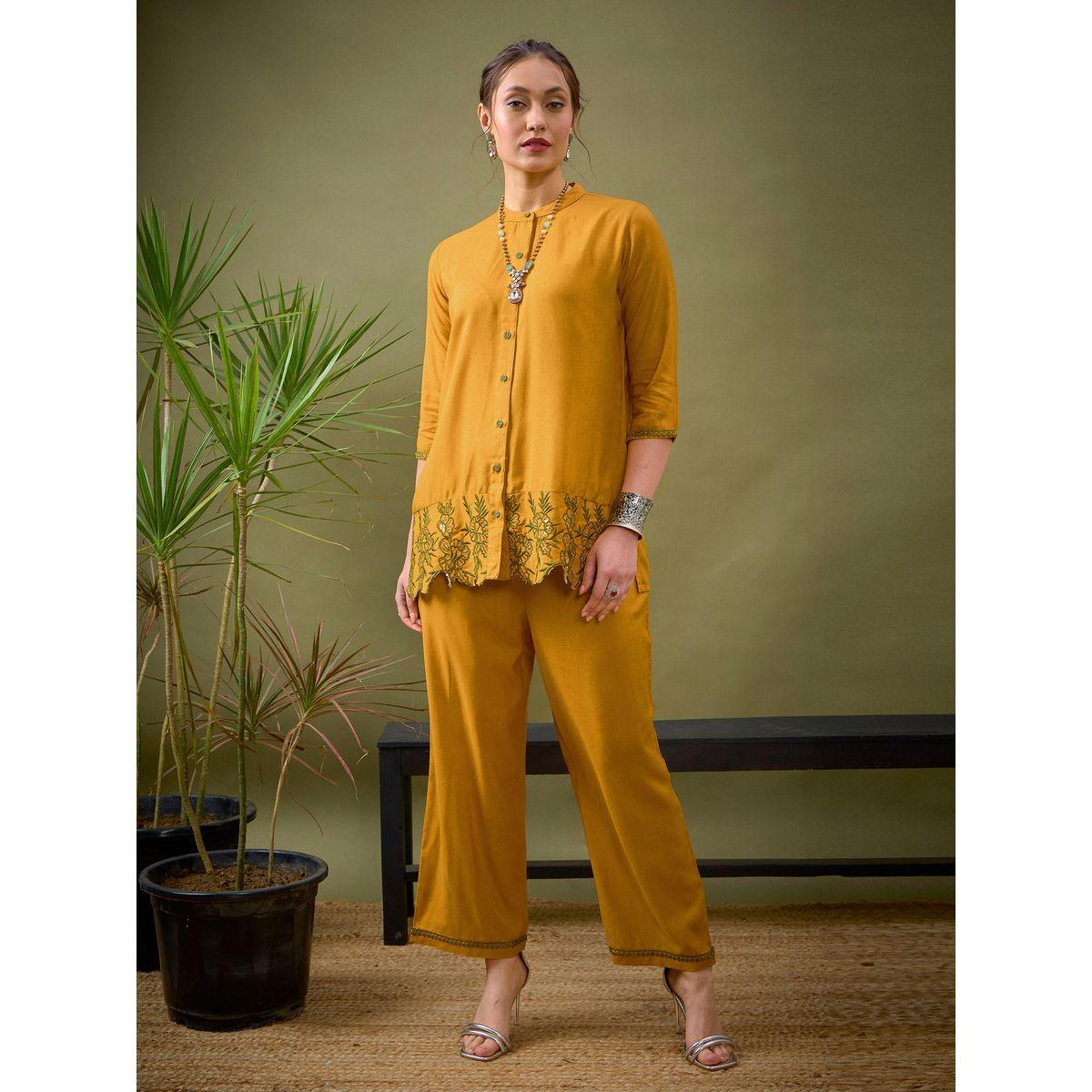 طقم منسق من بنطال مع بلوزة بتفاصيل مُطرّزة ساسافراس × ستايلي-women-clothing-coordsets-image-7