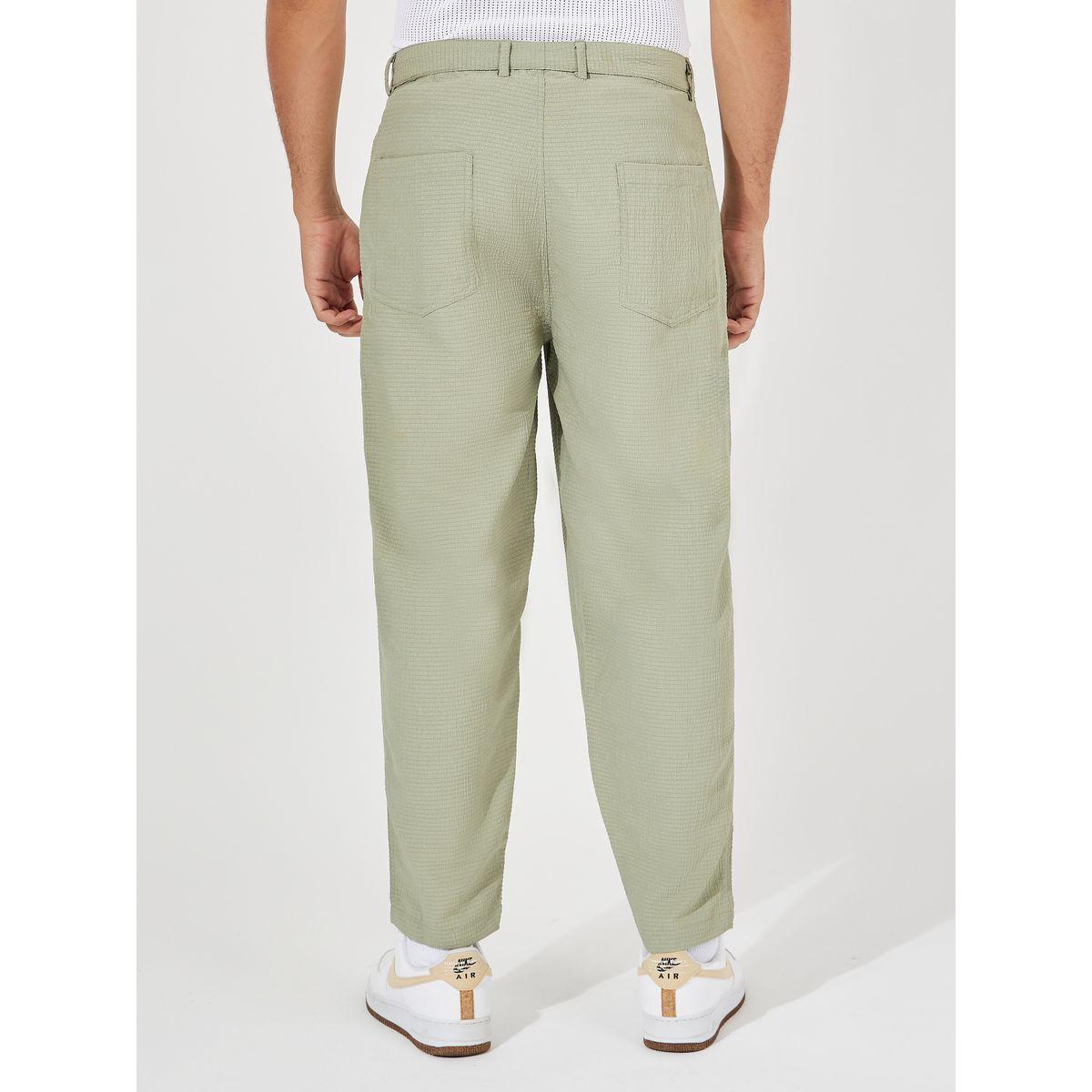 بنطال منسوج بقصة مستدقة وتفاصيل بارزة الملمس-men-clothing-bottoms-trousersandchinos-trousers-image-1