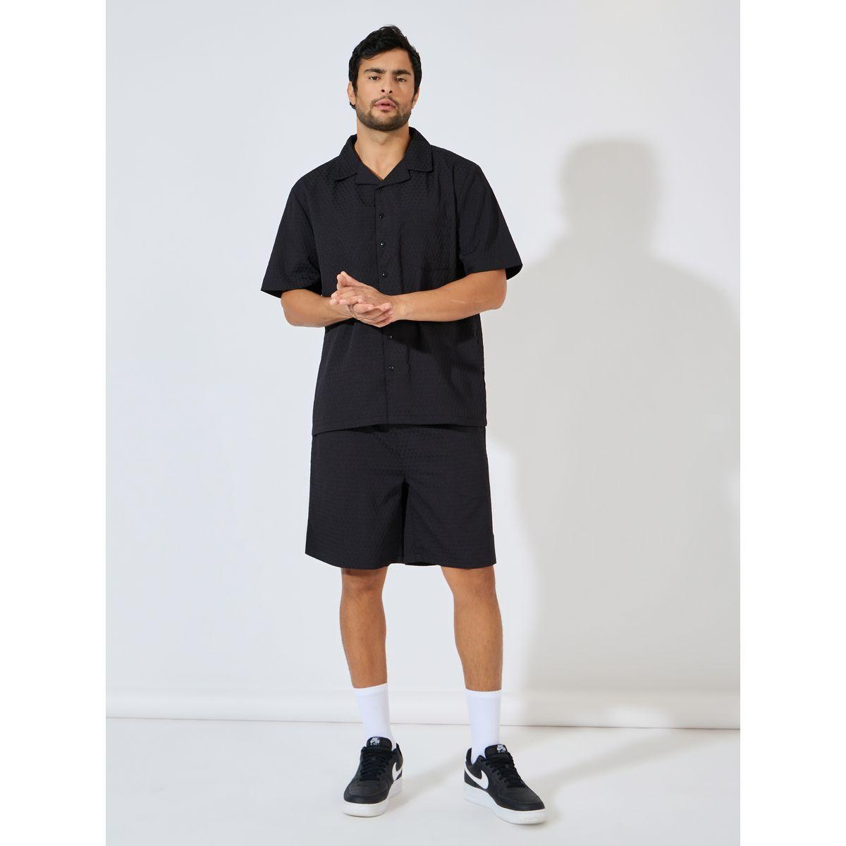 طقم منسق من شورت مع بلوزة بقصة مريحة-men-clothing-coordsets-image-3