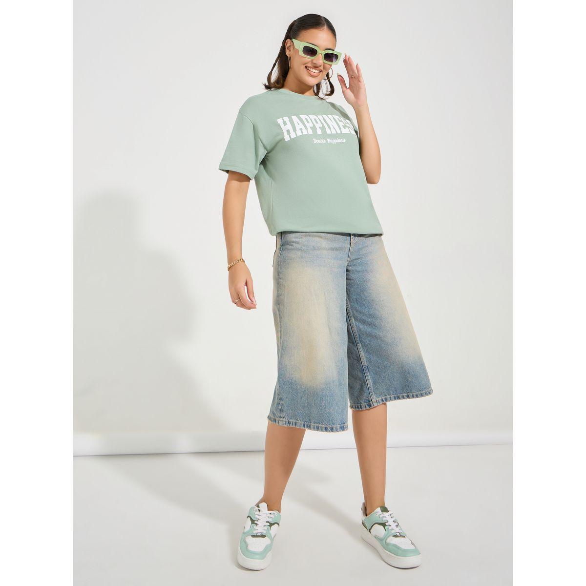 تيشيرت فضفاض بطبعة كتابة واكتاف منخفضة-women-clothing-tshirts-image-2