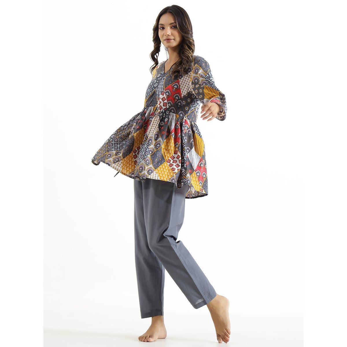 طقم من بنطال وبلوزة بيبلوم بطبعة مجردة سانسكريتي هومز × ستايلي-women-clothing-coordsets-image-2